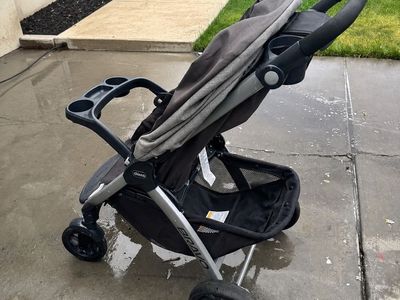 Chicco car seat, stroller and two bases