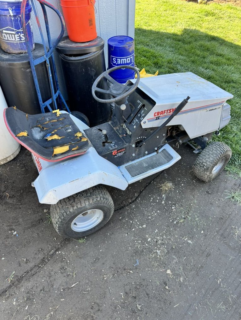 Craftsman Riding Lawnmower