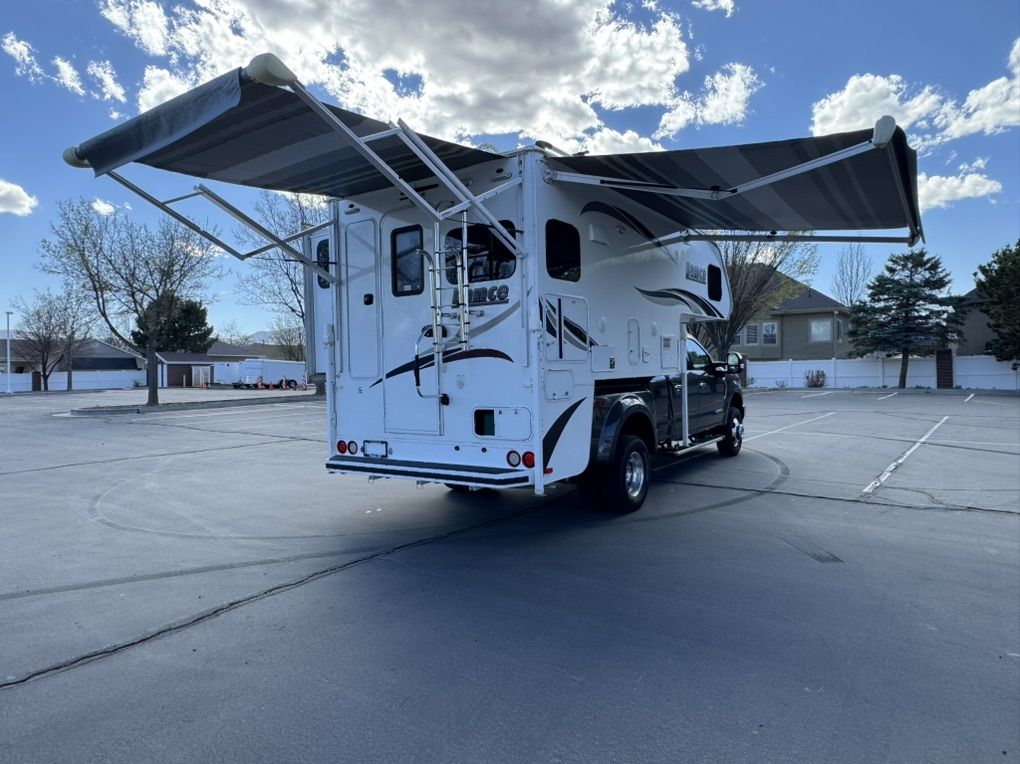 2019 Lance 975 Camper w/slide