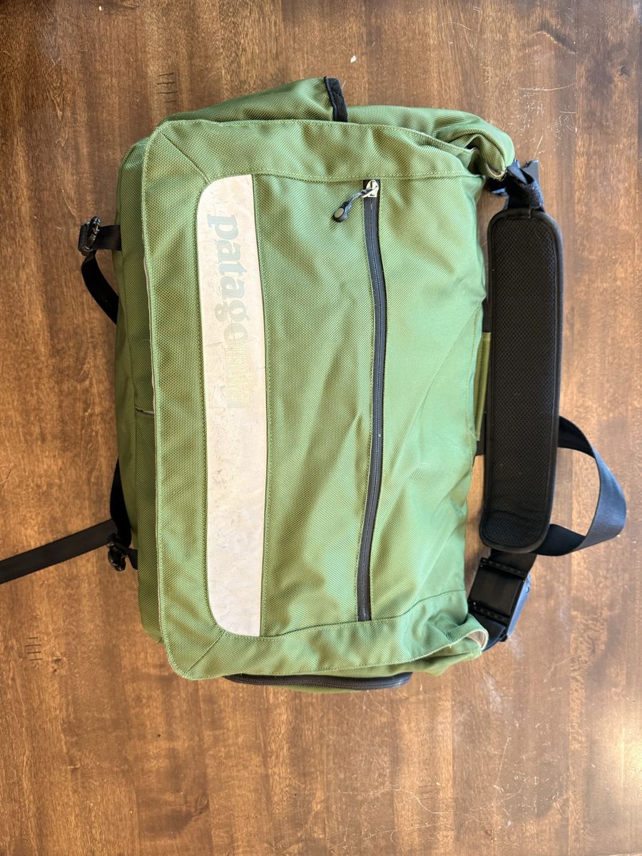 Patagonia Critical Mass Giant Messenger Bag – Green – Excellent Condition