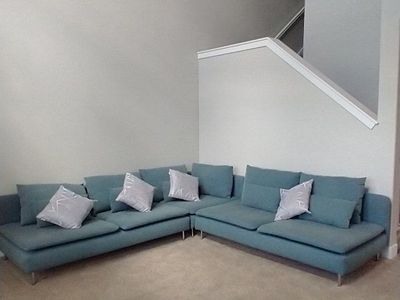 Modern Teal L-Shaped Sectional Sofa Couch with Throw Pillows - Spacious Seating