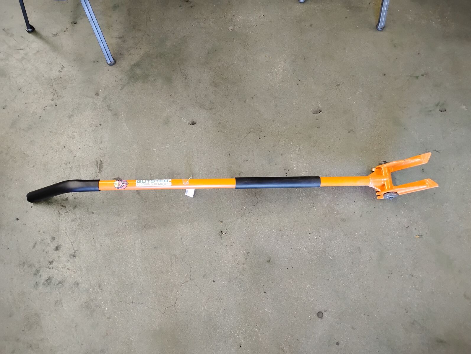 Gutster 60 Round Handle fLOOR Demolition Bar