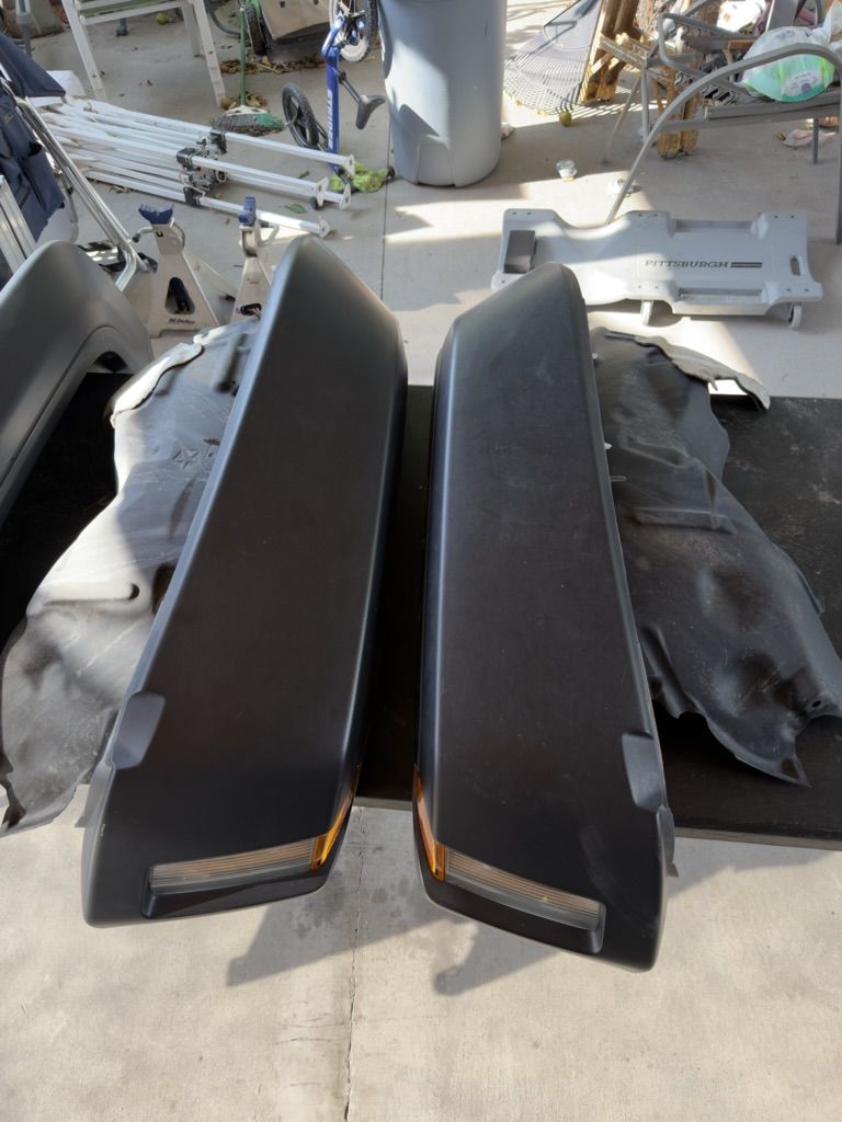 Front and rear Fenders and inner liners for Jeep Gladiator