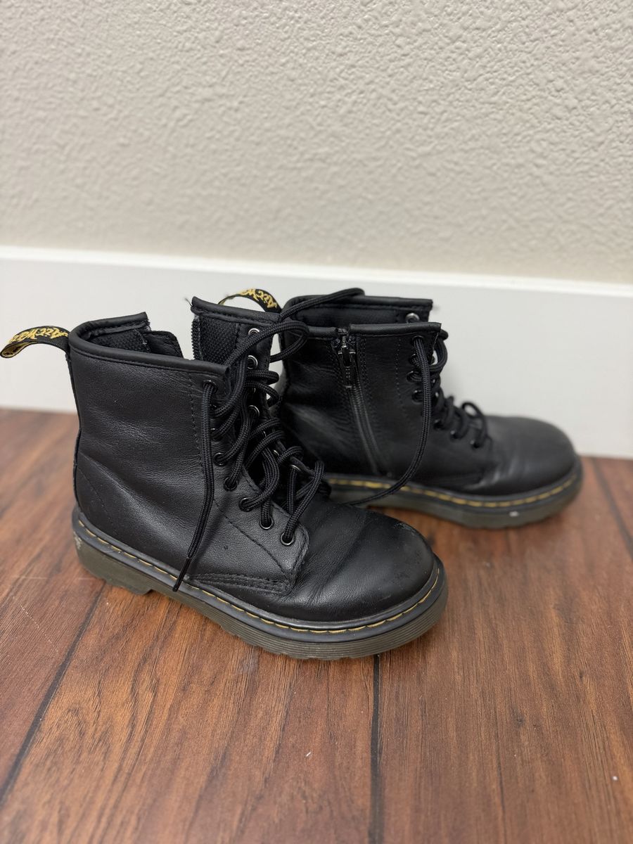 Kids Dr. Martens Junior boots