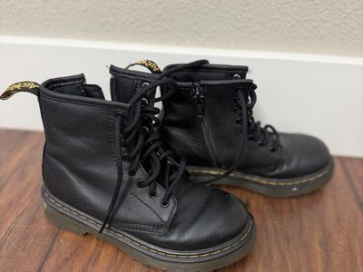 Kids Dr. Martens Junior boots