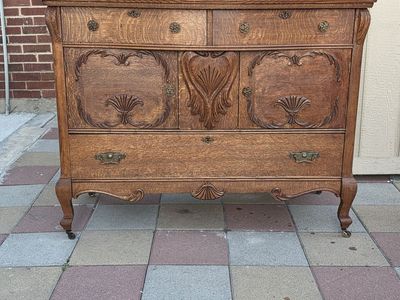 Antique Quarter-sawn Oak Sideboard/Dresser