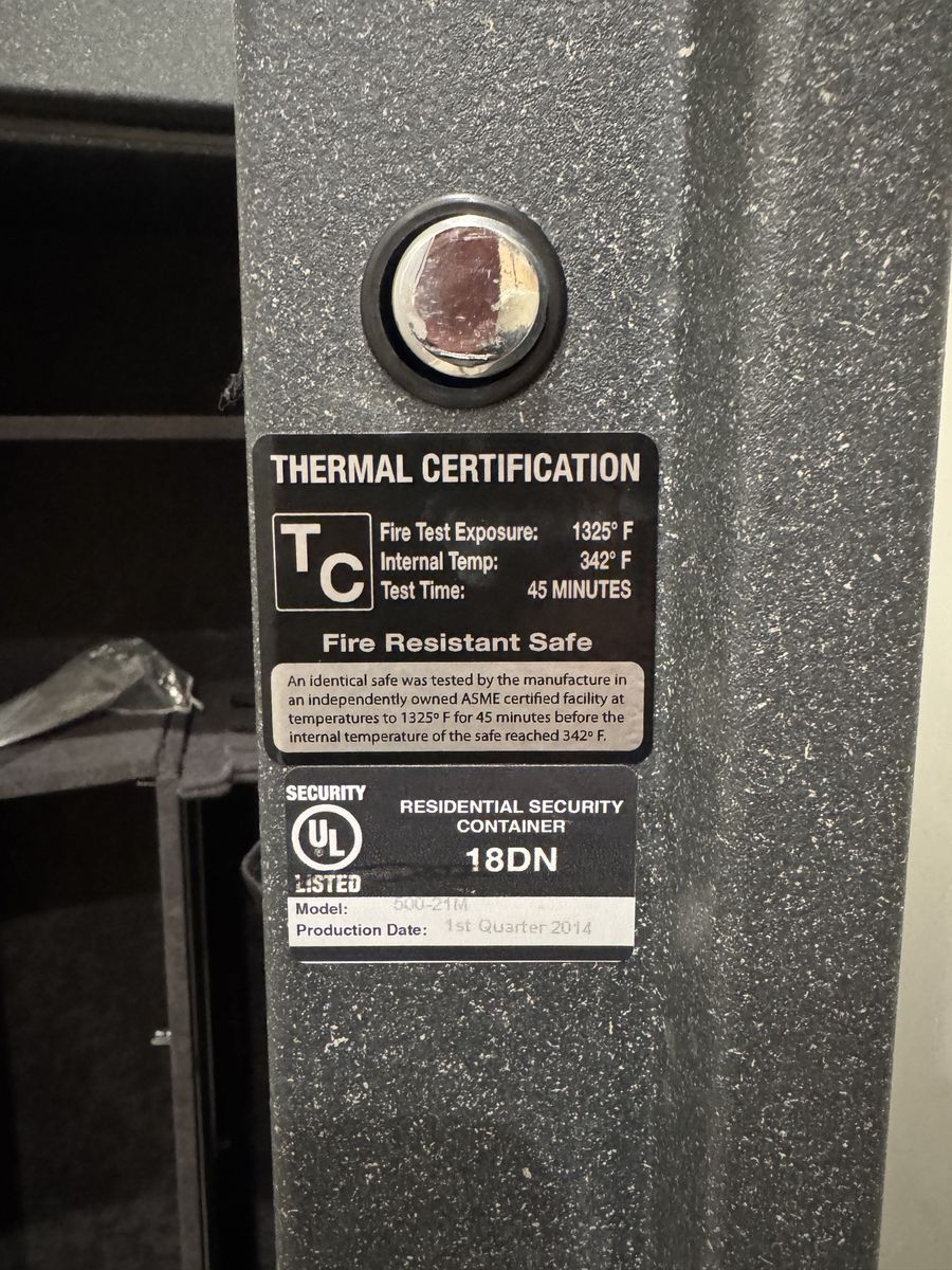 REGAL GUN SAFE / FIRE-RESISTANT SAFE – LIKE NEW