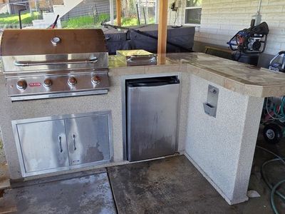 Outdoor Kitchen with Bull Appliance