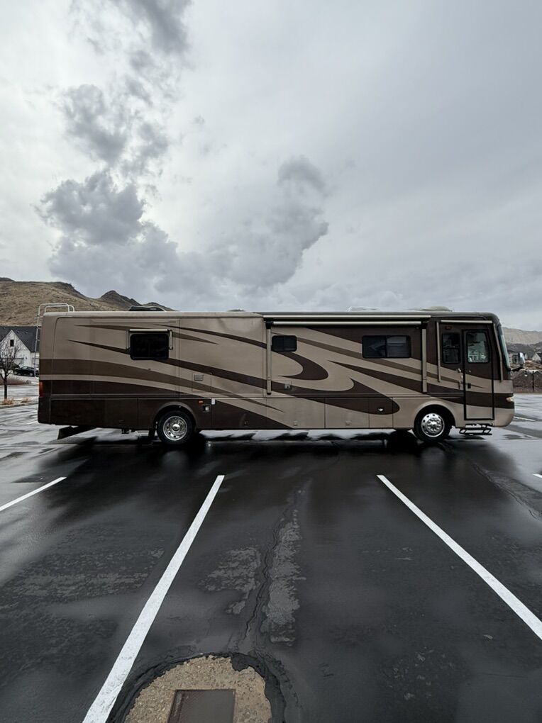 2004 Moaco 4 Slide Diesel Pusher