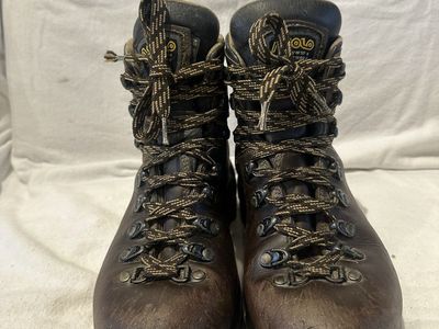Asolo women’s size 8.5 brown Leather hiking boots