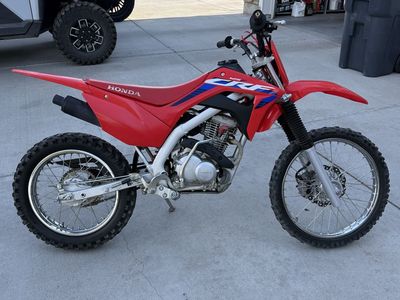 Honda 2023 CRF 125 Dirt Bike Big Wheel