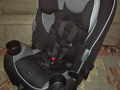 Like-New! 2024 Safety 1st EverFit DLX All-in-One Car Seat Convertible 5-100lbs Baby Toddler