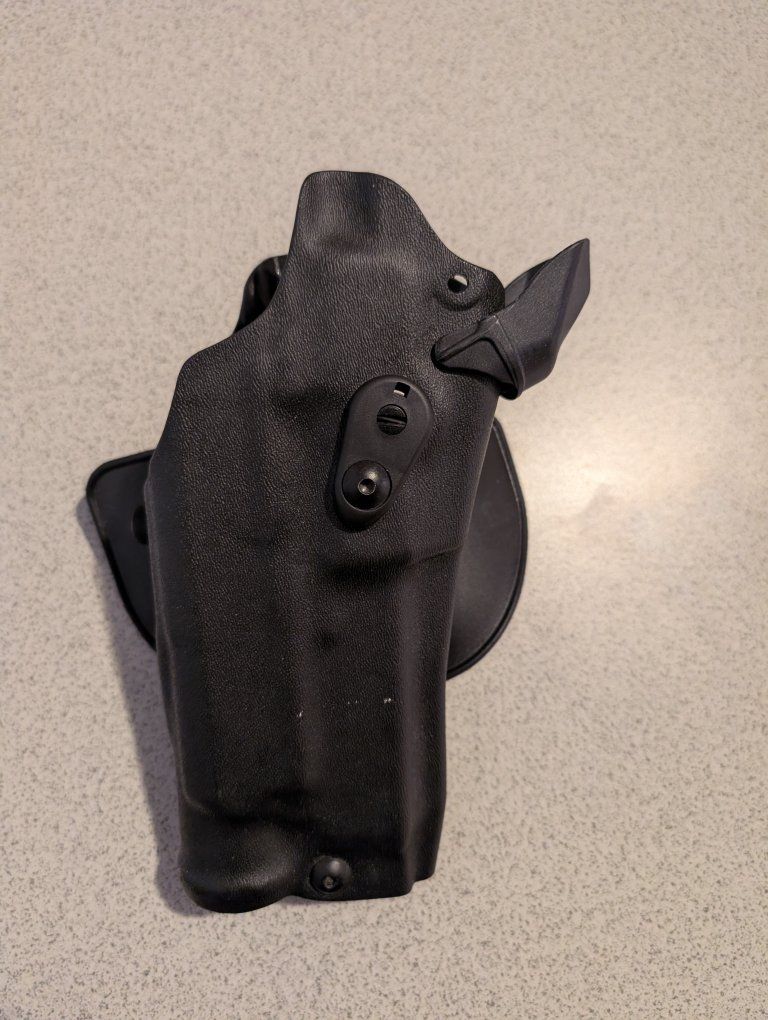 Safariland Glock 17 Duty Holster for optic and surefire light. Right handed