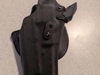 Safariland Glock 17 Duty Holster for optic and surefire light. Right handed