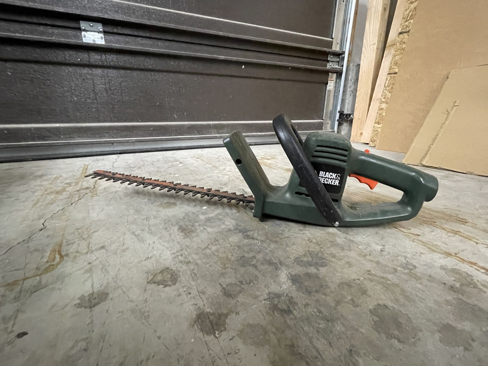 Black and Decker Dark Green 16” Electric Hedge Trimmer