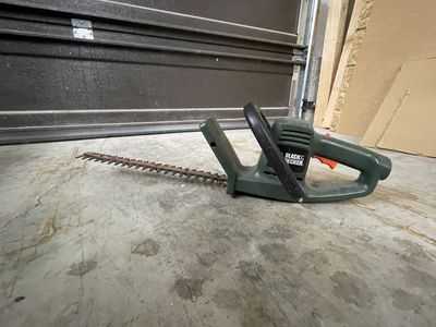 Black and Decker Dark Green 16” Electric Hedge Trimmer