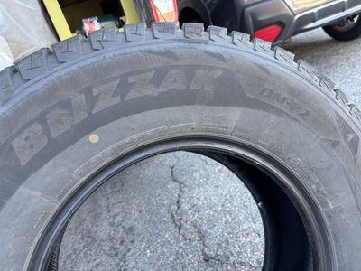 Set Of 4 Blizzak dM-v2 265/70r16 Tires