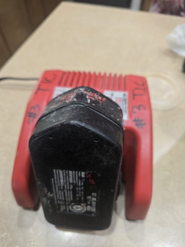 Milwaukee 18-28V Volts Multi-Voltage Charger & M18 18V Battery for Power Tools