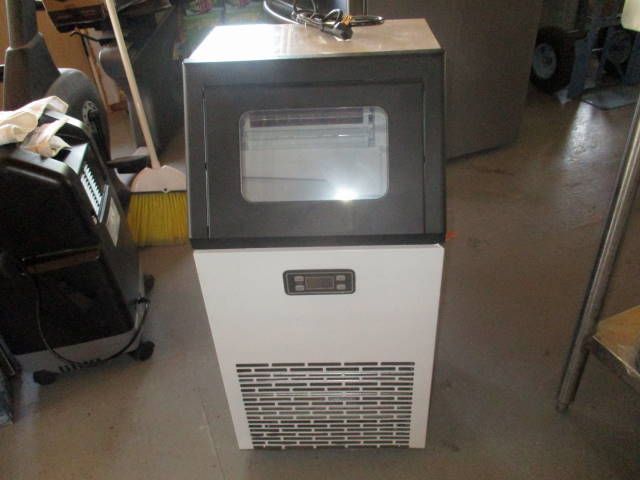 New Commercial ice maker