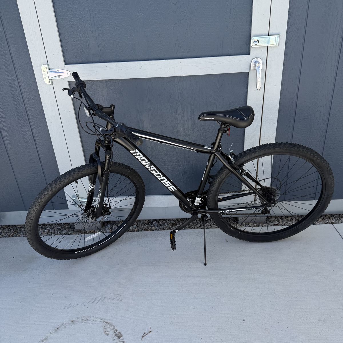 Mongoose Excursion, Medium Frame, 29 Inch Wheels