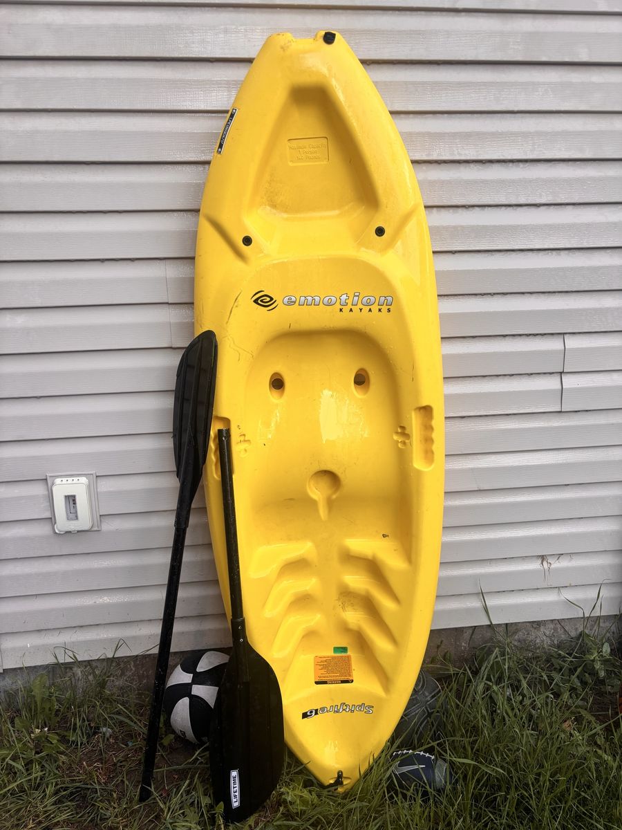 Emotion Spitfire 9 Sit-On-Top Kayak with Paddle & 4 Life Jackets