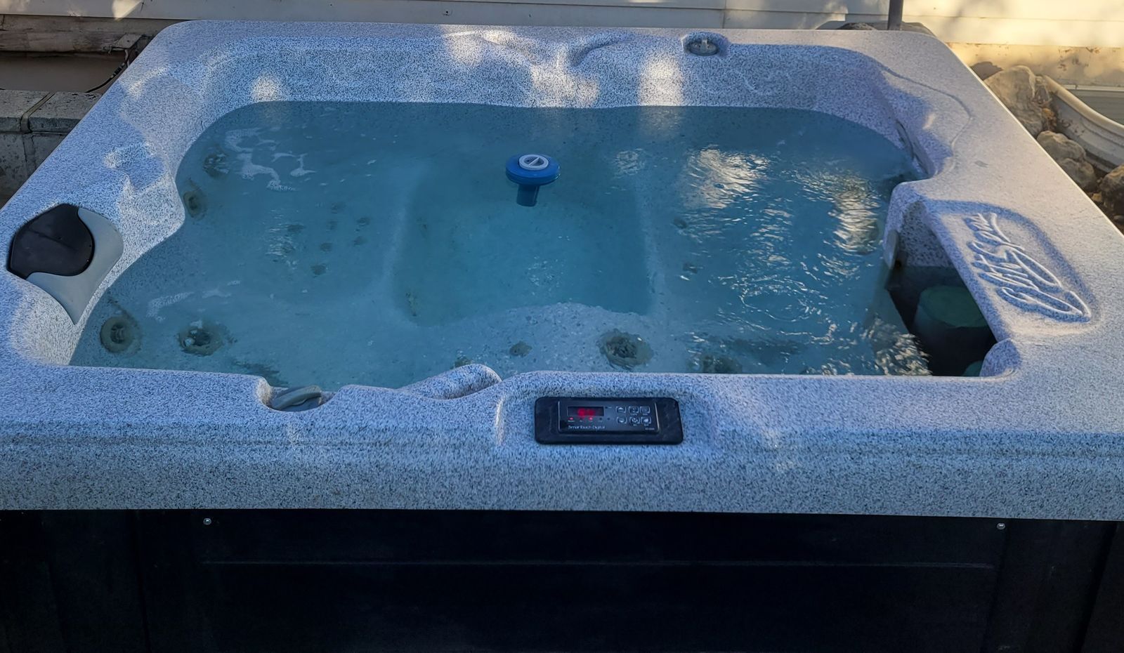 Professionally Refurbished Elite Spas 5100 – 33-Jet Hot Tub – Free Delivery
