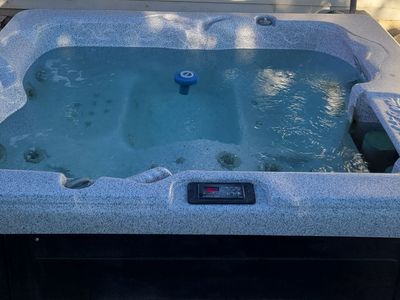 Professionally Refurbished Elite Spas 5100 – 33-Jet Hot Tub – Free Delivery