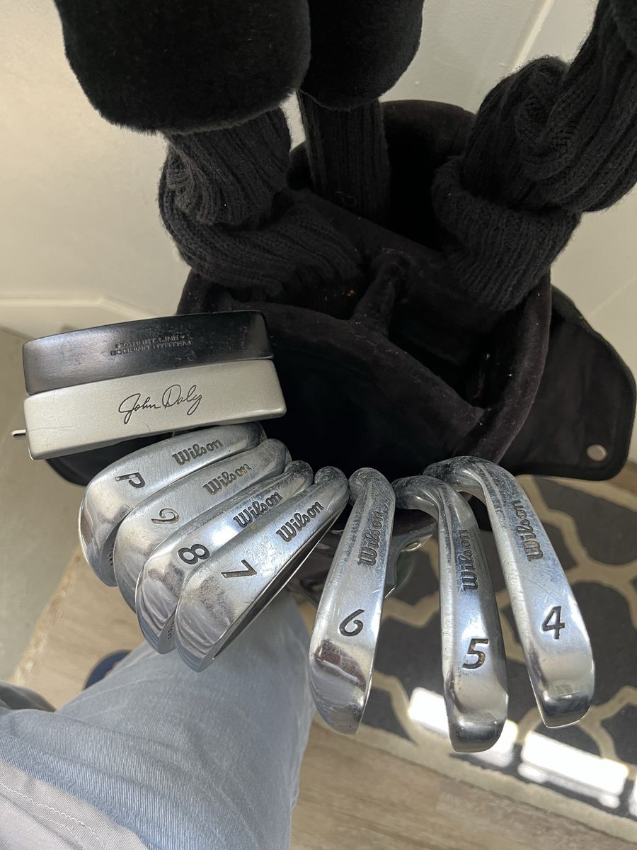 Wilson 1200 GE Vintage Golf Club Set w/ Knight Bag, Woods and Putters