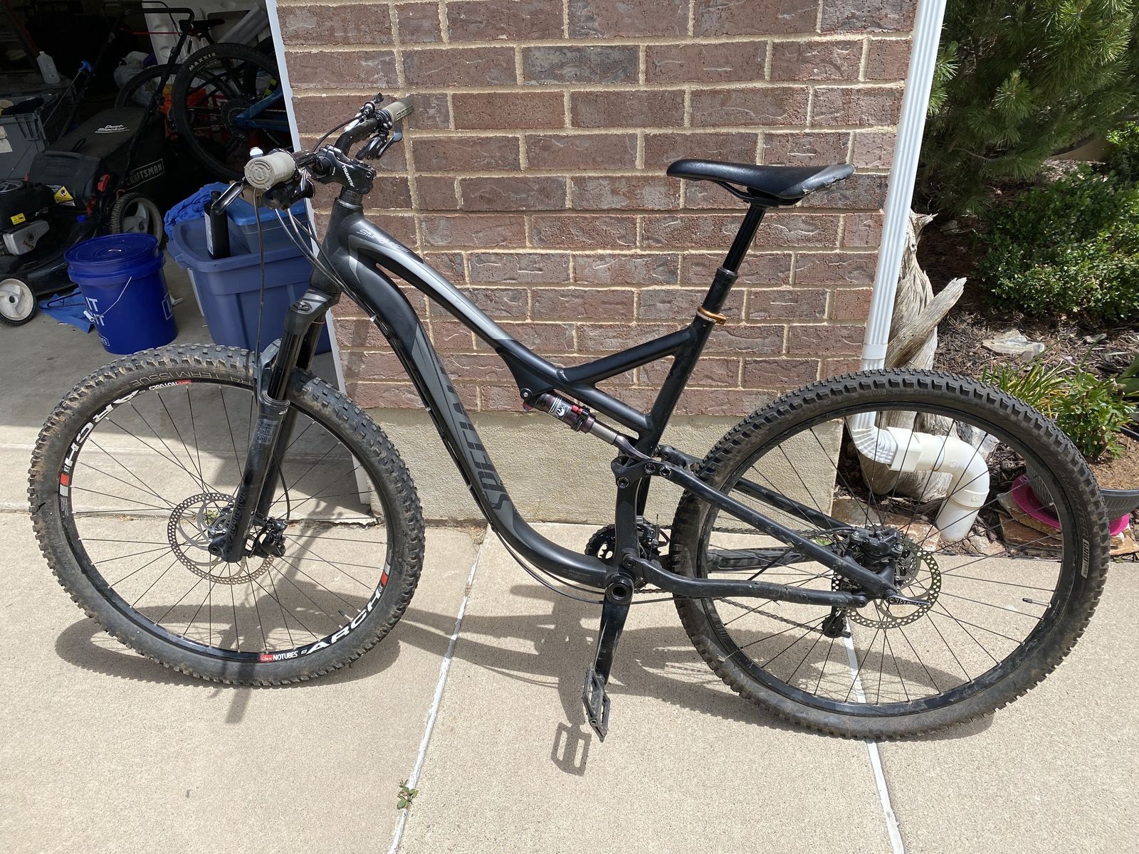 Specialized Stumpjumper Comp Alloy (Large) Full Suspension Mountain Bike