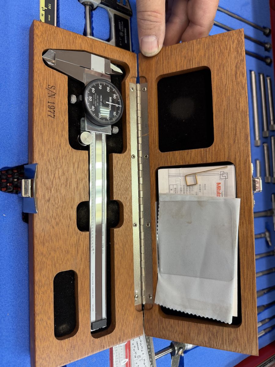 Mitutoyo Millennium Series Limited Edition Dial Caliper 505-637-60 6 Inch S/N 1977 with Wooden Case