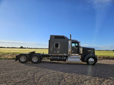 2008 Kenworth W900 w Studio Sleeper