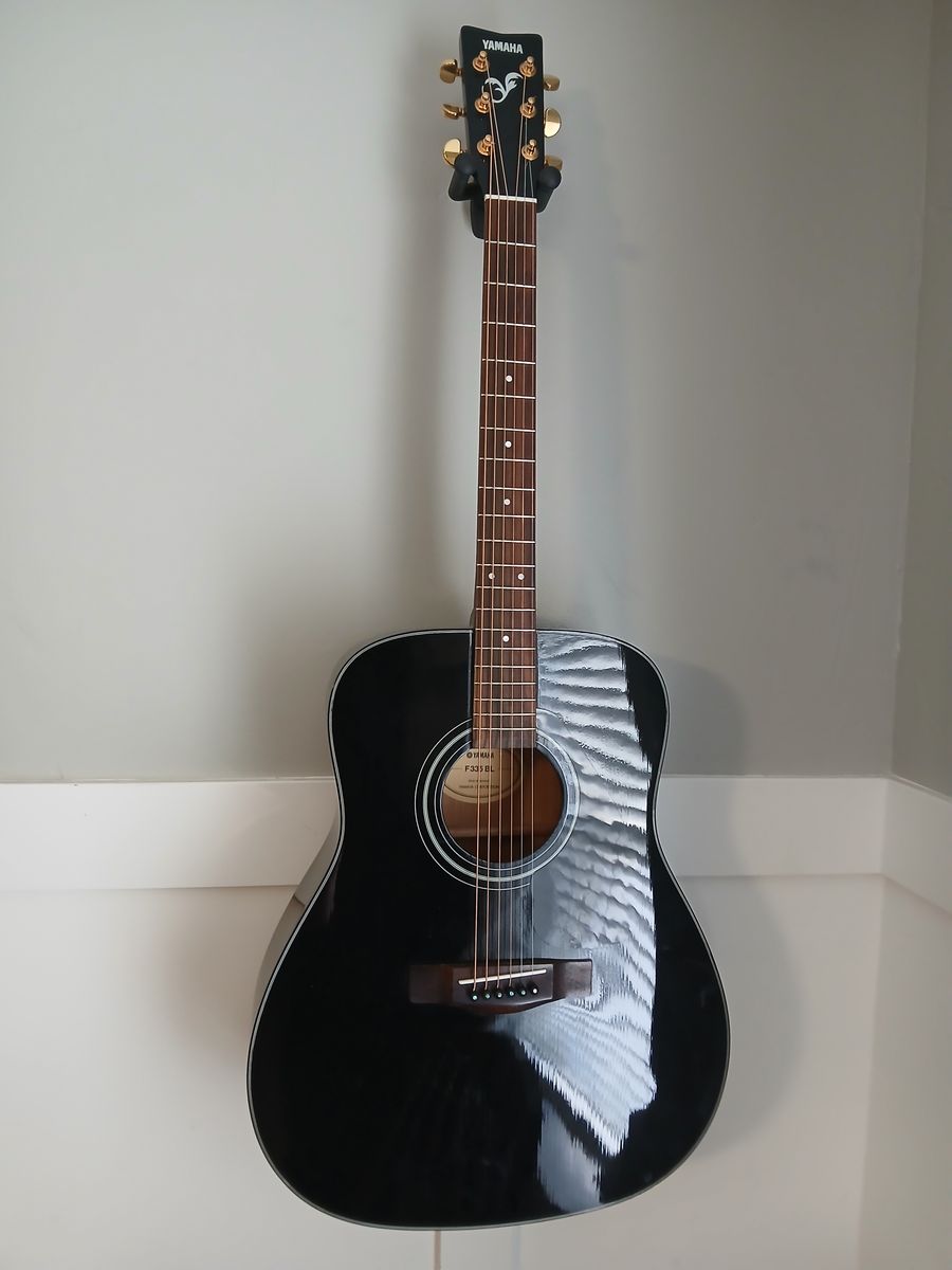 Yamaha F335 acoustic guitar