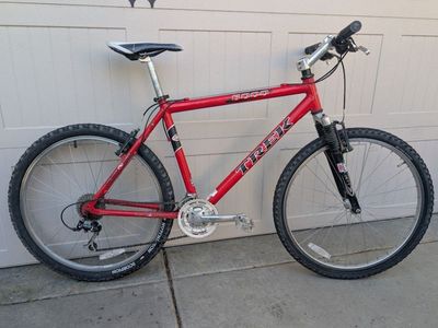 Trek 6000. Rock Shox, 27 spds, size L