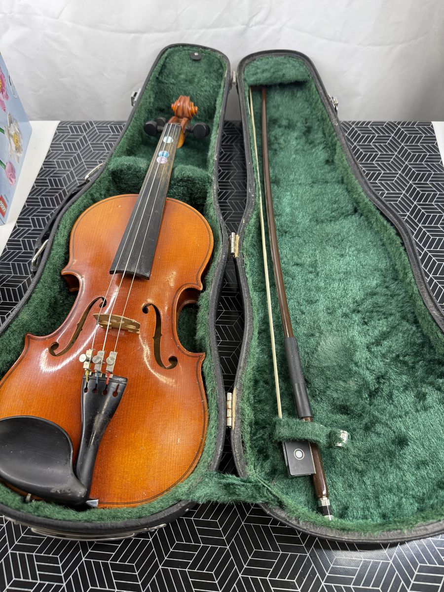 Vintage Masakichi Suzuki 1/4 Violin - Model 220
