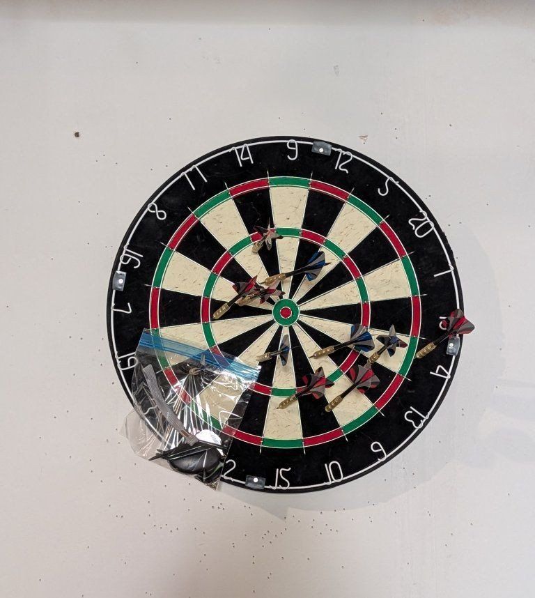 LinkVisions Sisal Bristle Dartboard Set with 18g Steel Tip Darts