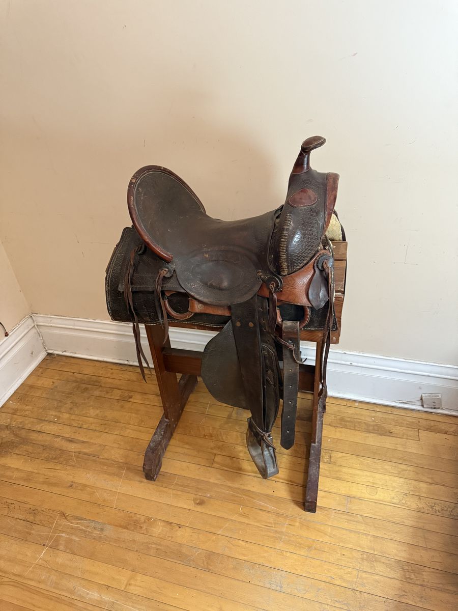 16.5” Vintage 1910’s Western Saddle Antique Decor