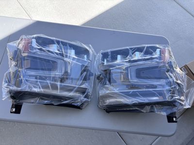 Chevy Silverado 1500 Headlights (Left & Right Pair) - New Aftermarket Assembly