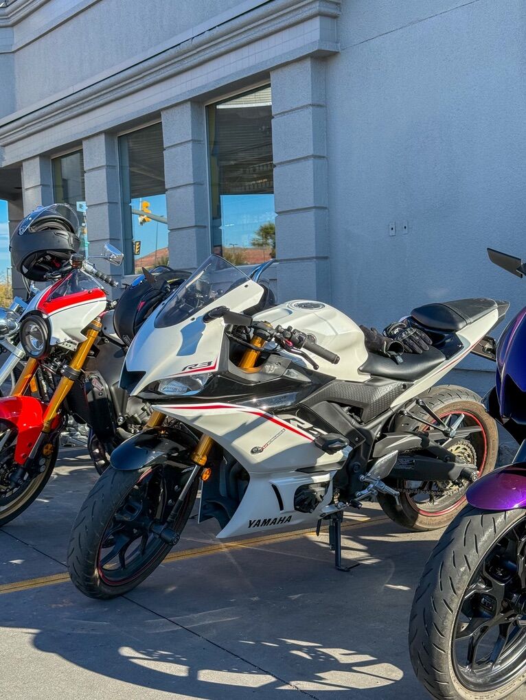 Yamaha YZF-R3 ABS - 1,300 Miles