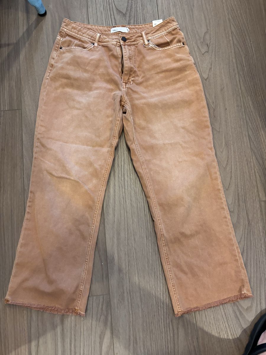 Women’s jeans size 28 great color for fall 