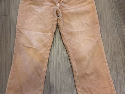 Women’s jeans size 28 great color for fall