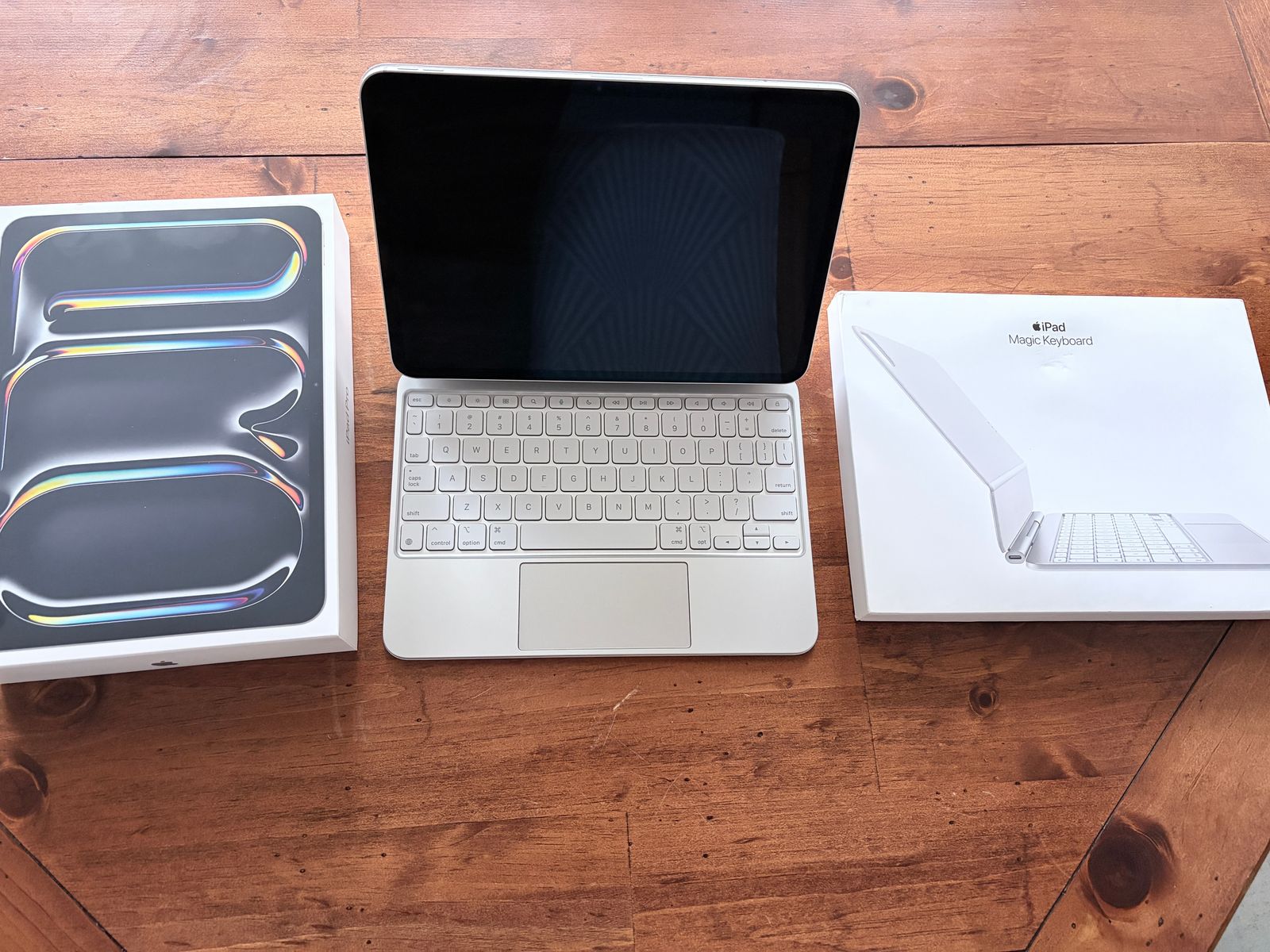 11" ipad Pro with Newest Magic Keyboard  - perfect condition