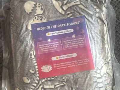 Jekeno Glow in the Dark Dinosaur Skeleton Throw Blanket New in Bag