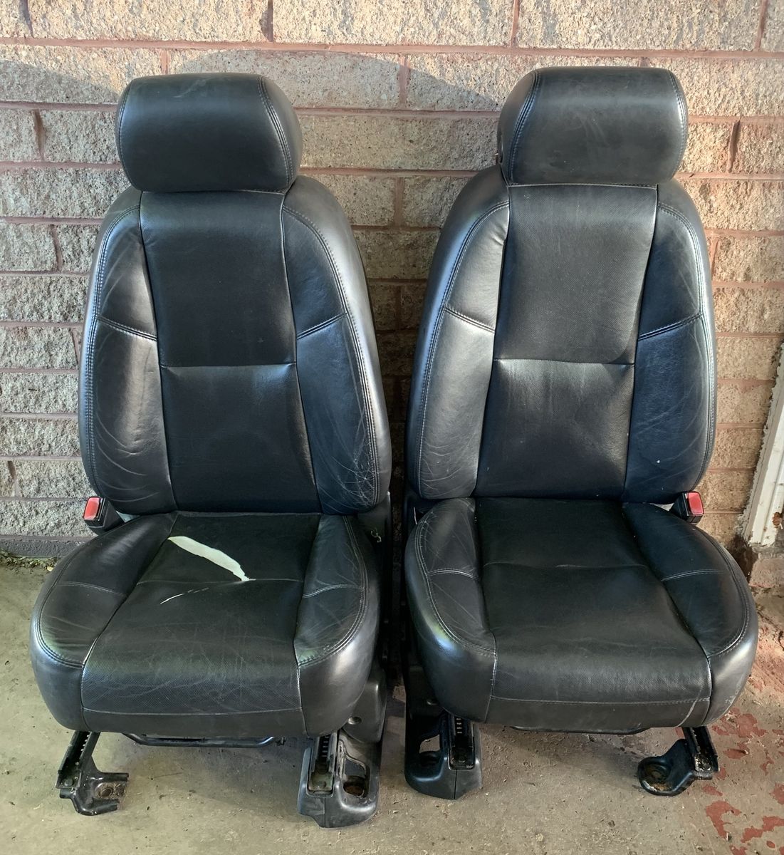 GMT900 Escalade Denali Suburban Yukon Tahoe front captains seats