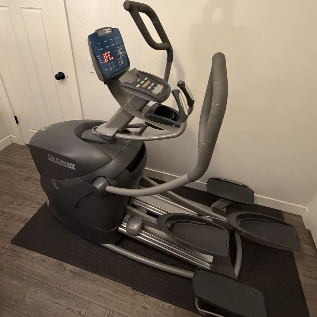 Octane Fitness Q37ci Elliptical