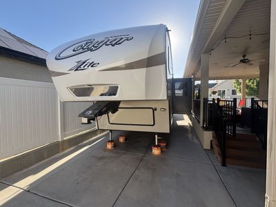 2016 Keystone Cougar Lite 28DBI 5th Wheel with BUNKS