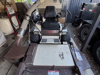 Commercial zero turn mower. Grasshopper 721 D