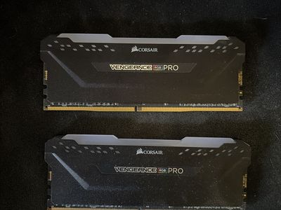 32 GB Corsair Vengeance Pro RGB