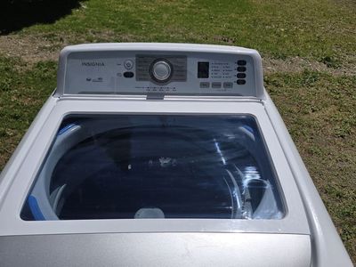 insignia twm41wh8a washer and insignia NS-FDRE67WH8A electric dryer.