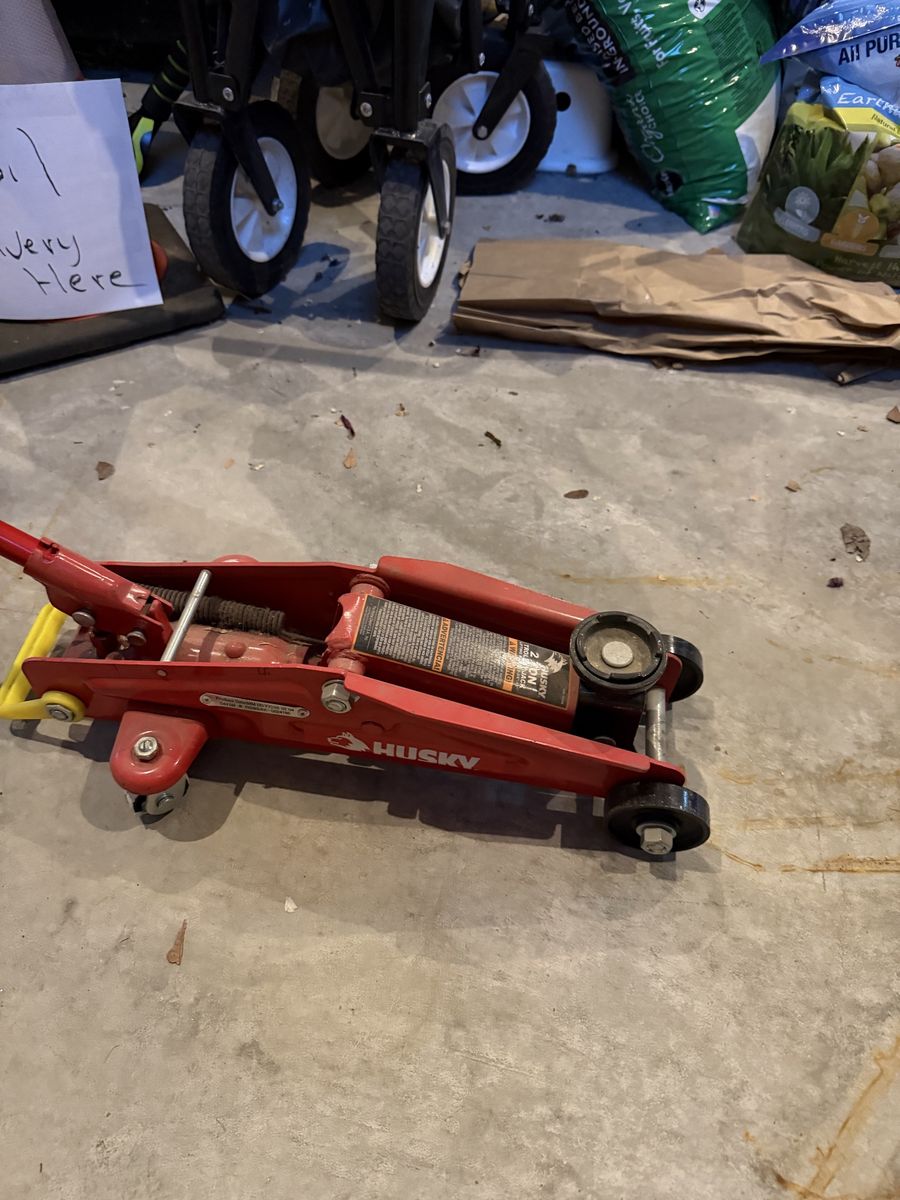 Husky 2 ton Floor Jack. 2 Jack Stands 