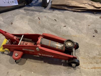 Husky 2 ton Floor Jack. 2 Jack Stands